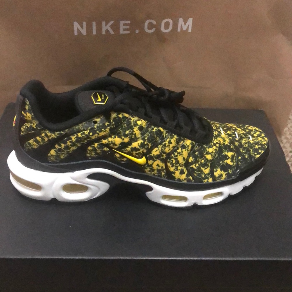 Nike women air max plus